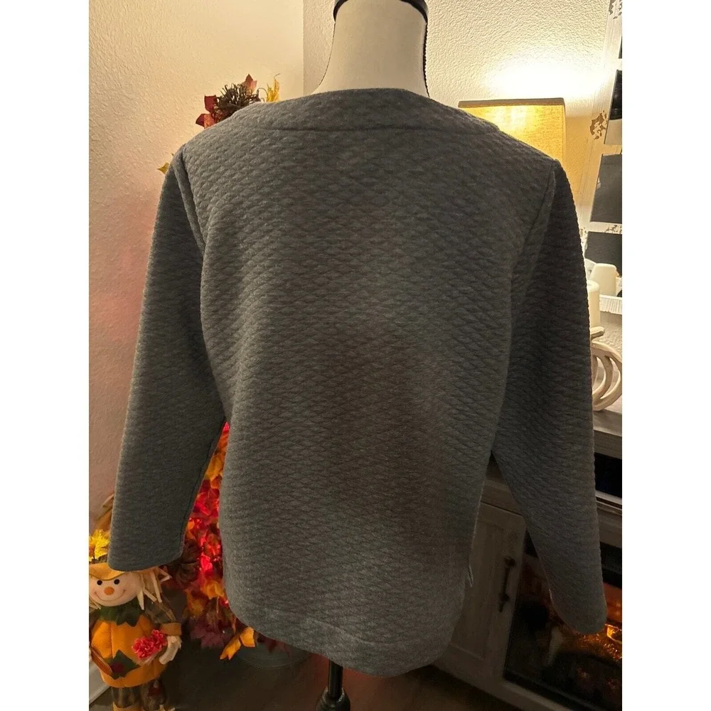 Women's gray Croft and Barrow Large sweater‎